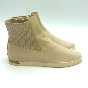 Vince Meendey Chelsea Cream White Ankle Booties Ribbed Knit Design Womens Size 8